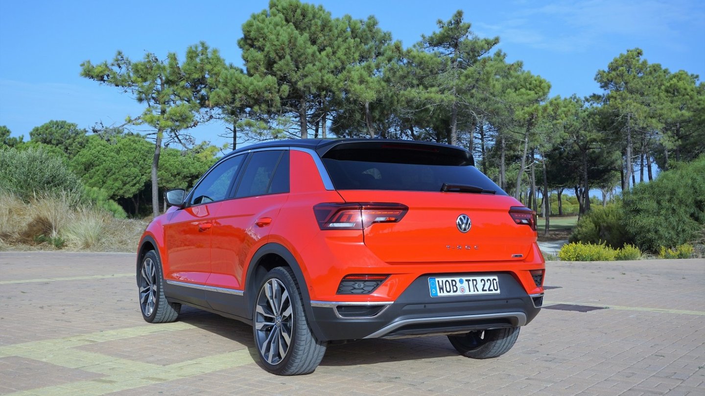 Kantige Heck und zentraler Schriftzug.