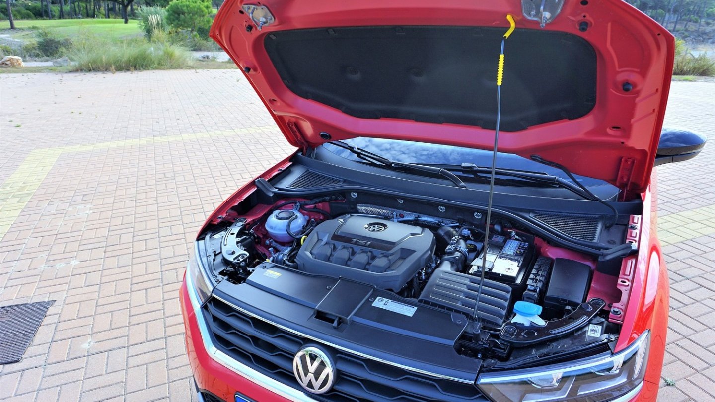 Der 2.0 TSI mit 190 PS mag für manche Naturen im VW T-Roc fast schon übermotorisiert wirken.