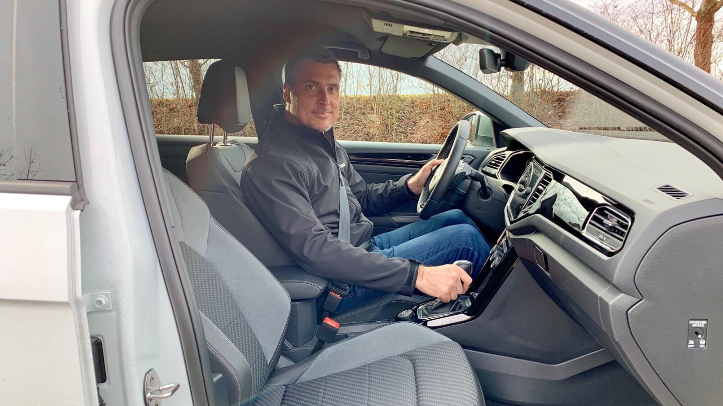 Die Sportsitze im VW T-Roc R bieten viel Seitenhalt.