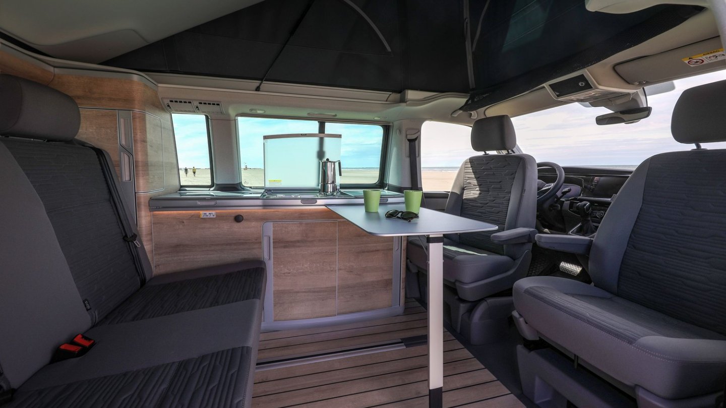 Neue Dekore im Wohnbereich des VW California.