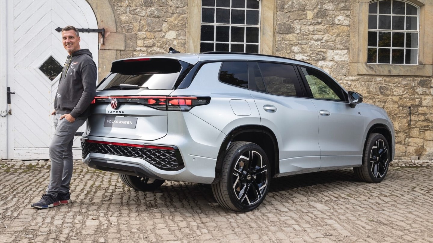 Vor allem am Heck zeigt der VW Tayron eigenständige Proportionen.