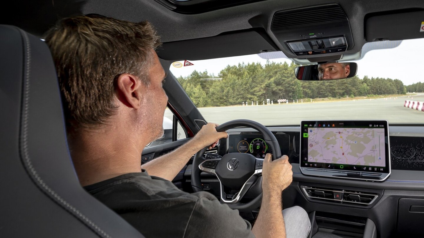 Diesen ersten Blick in das Cockpit des neuen VW Tiguan haben die VW-Verantwortlichen erlaubt.