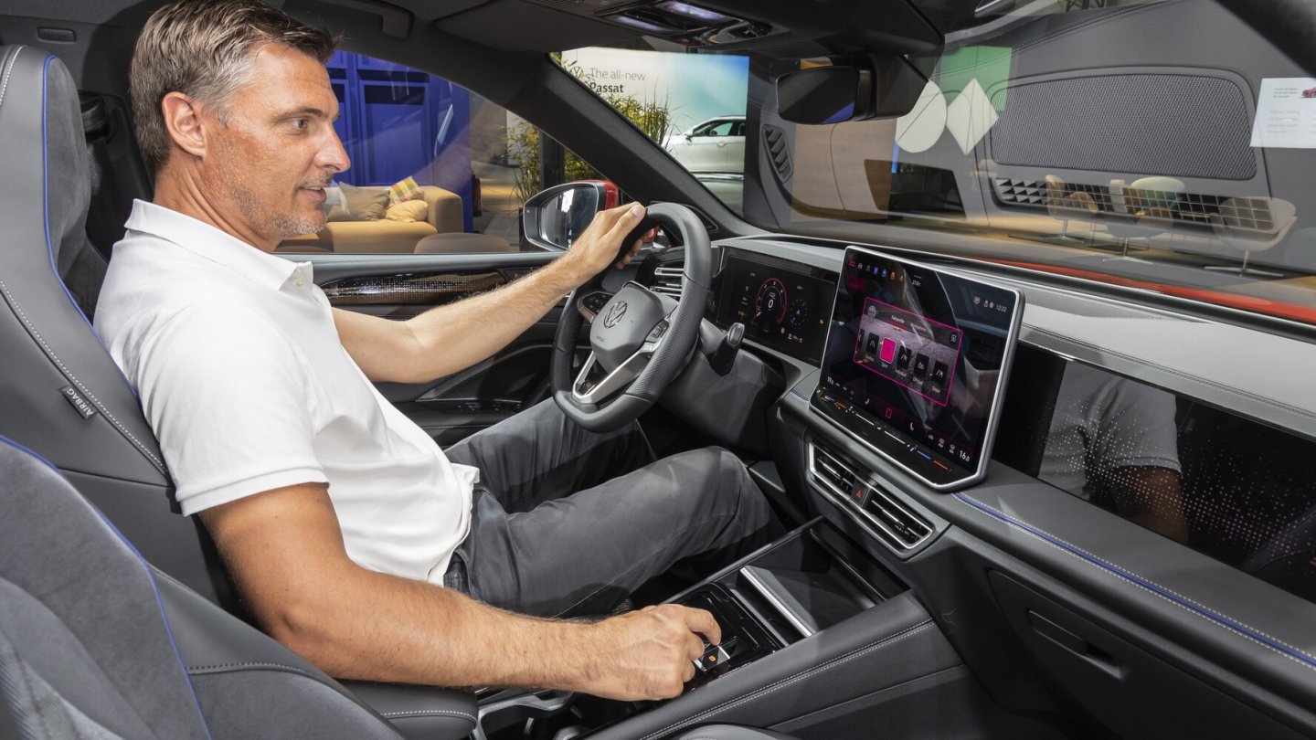 Ein neuer Dreh-Drück-Steller in der Mittelkonsole erleichtert die Bedienung.