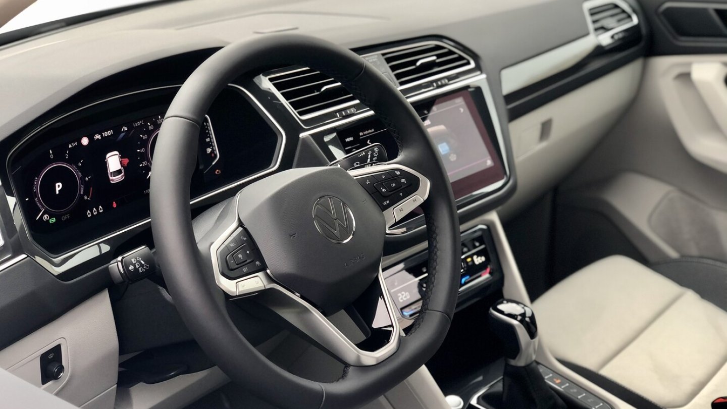 Das neue Lenkrad trägt jetzt auch der Tiguan.