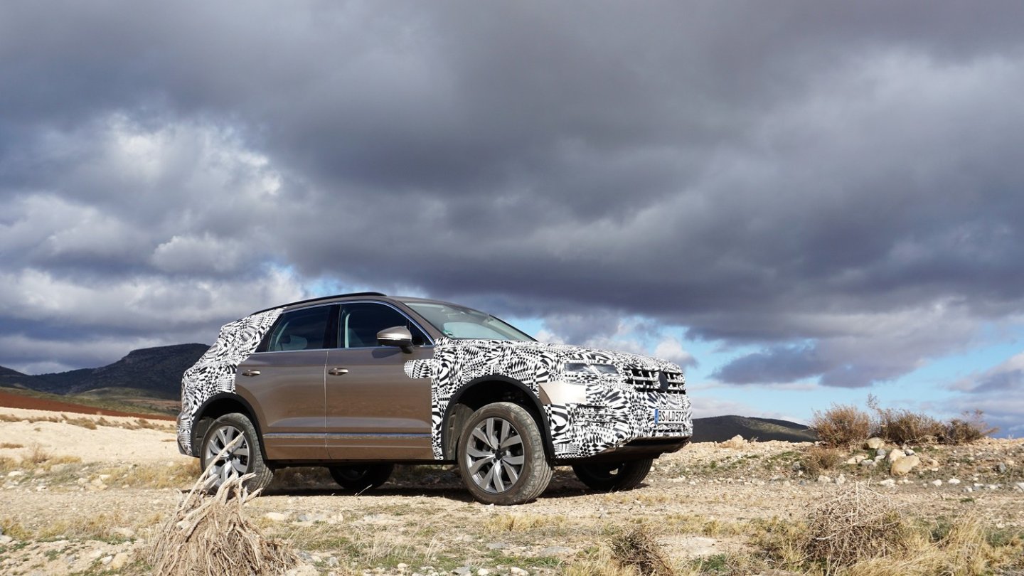 Das Luftfahrwerk des VW Touareg erlaubt auch eine höhere Bodenfreiheit.