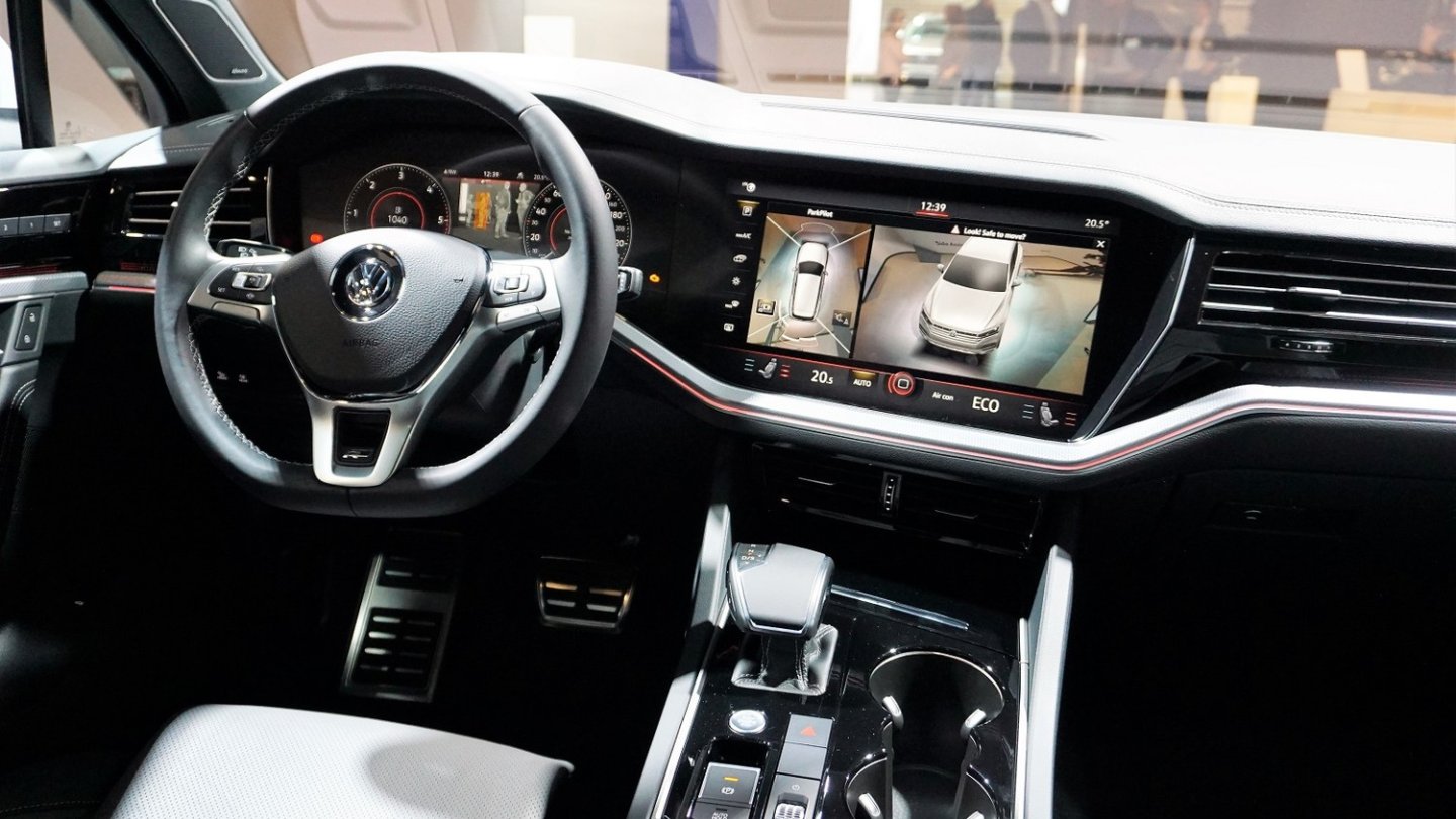 Im neuen VW Touareg gibt es auch ein vollwertiges Head-up-Display.