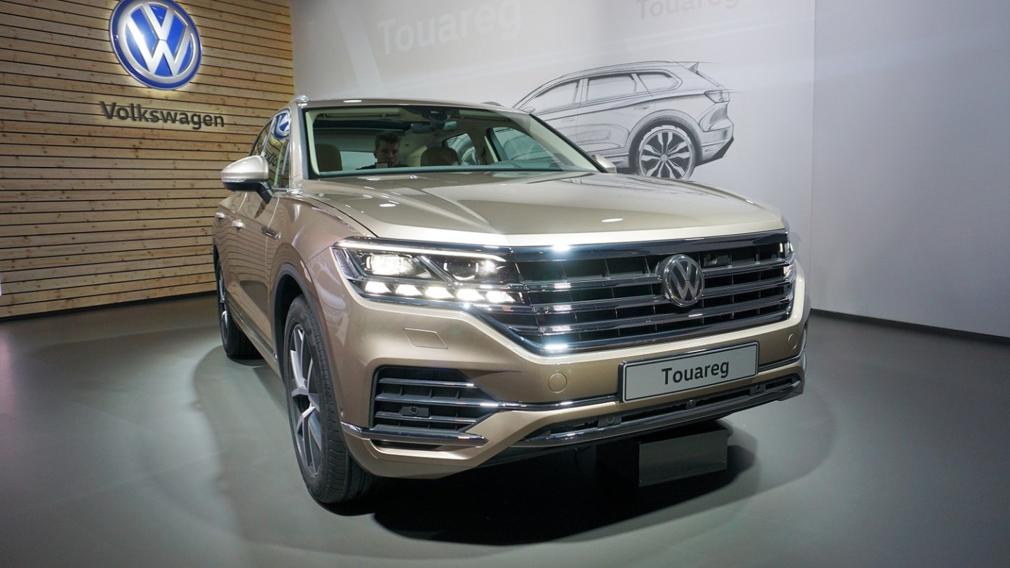 Mit dem mächtigen Chromgrill wird der VW Touareg vor allem in Asien punkten.