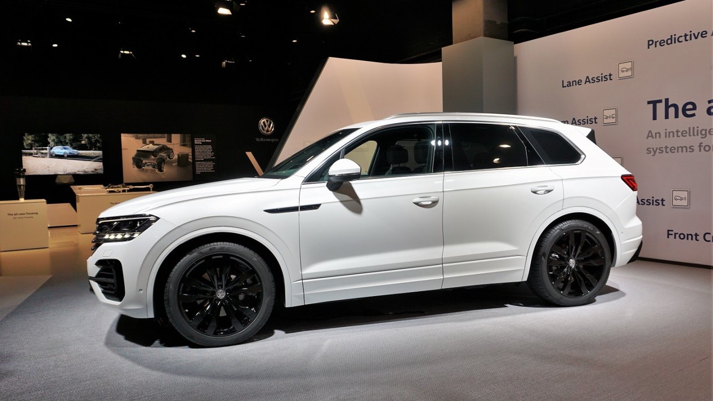 Der VW Touareg R-Line mit großen 21-Zoll-Leichtmetallfelgen.