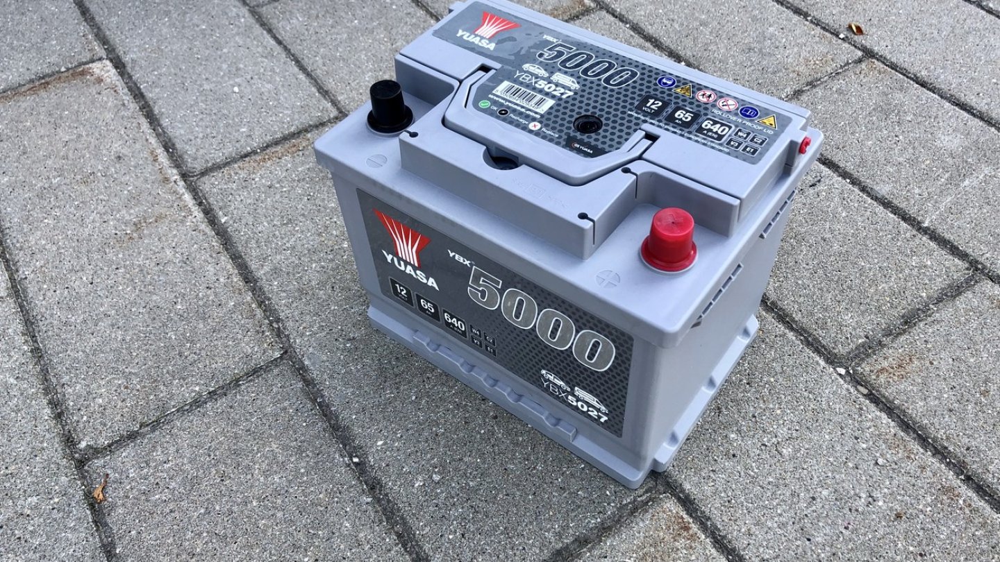 Auf der Website von YUASA war die passende Batterie schnell gefunden.