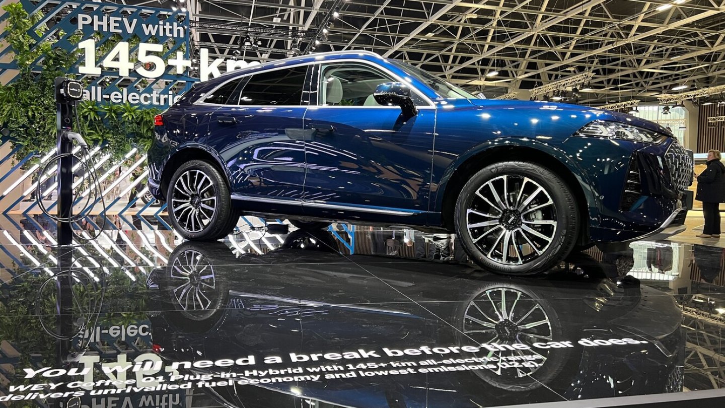 Dank großem Akku kann der WEY Coffee 01 im Alltag meist rein elektrisch fahren.