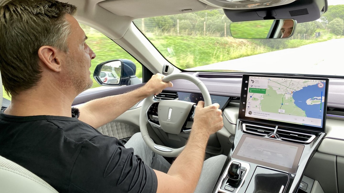 Wir starten zur ersten Testfahrt mit dem Wey Coffee 01 in Portugal.