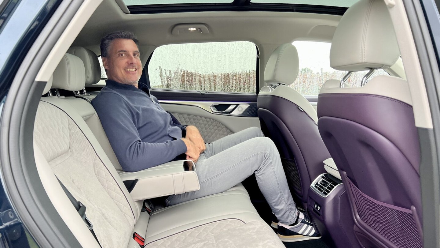 Vor allem in der zweiten Reihe bietet der Wey Coffee 01 sehr viel Platz.