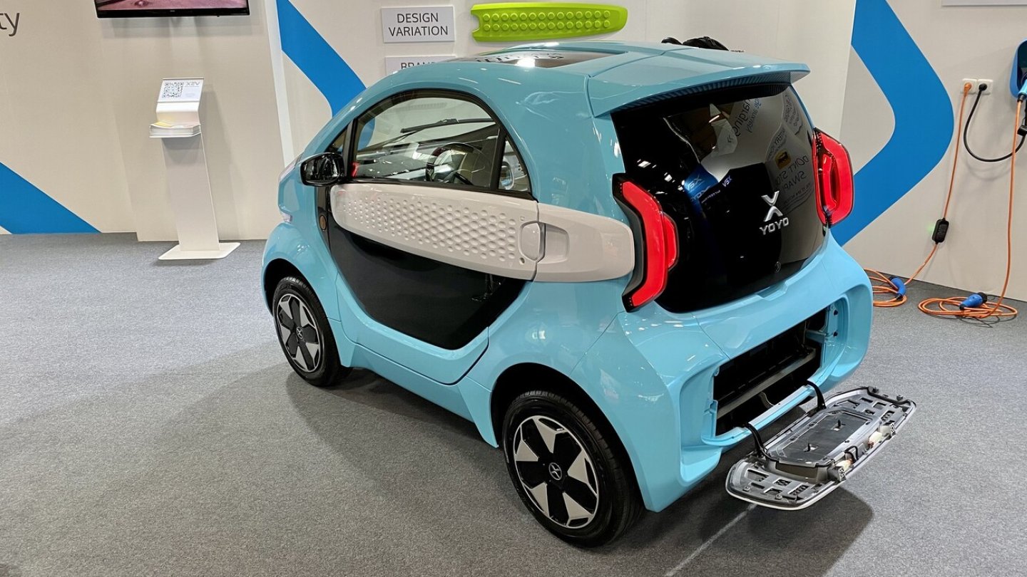 Die Tauschbatterien stecken im hinteren Stoßfänger. Jedes Modul wiegt 25 Kilogramm.