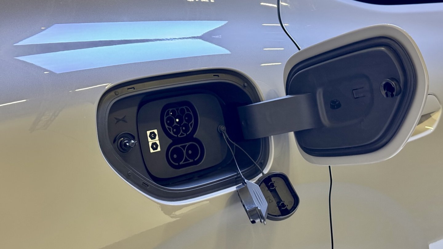 Auch der serielle PHEV wird mit CCS-Ladeanschluss kommen.