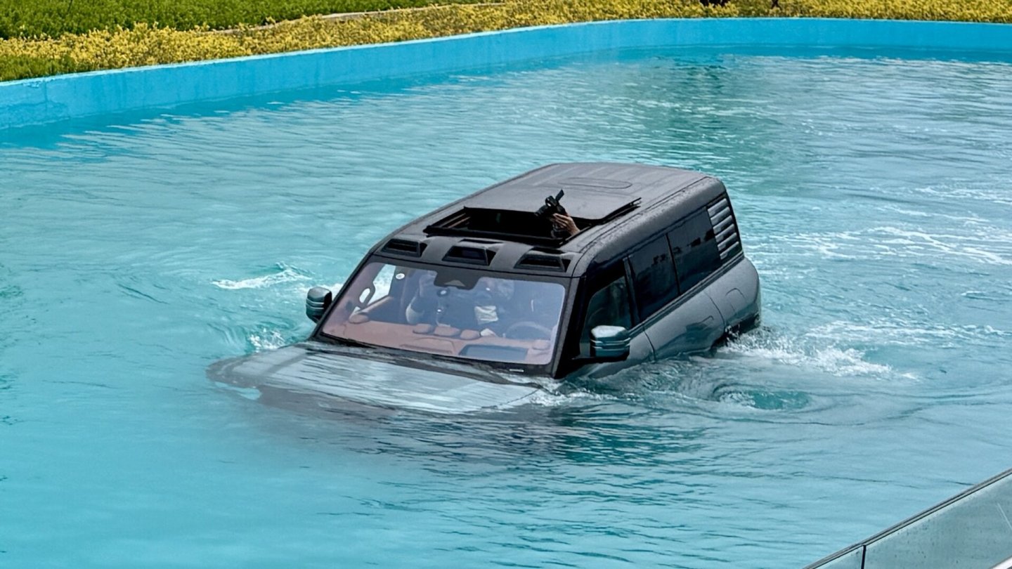 Yangwang U8
