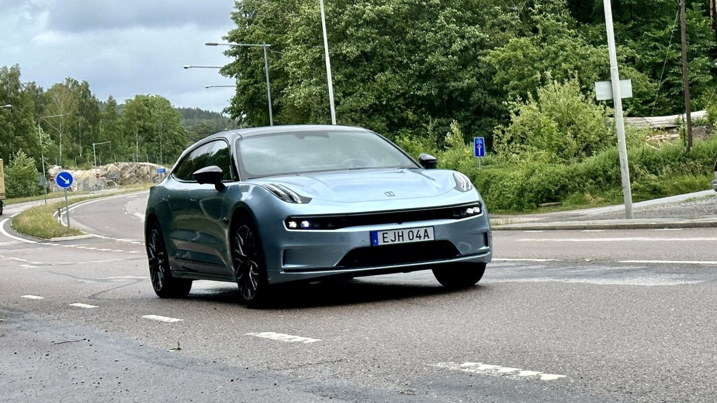Das Modell mit zwei Motoren hat Allradantrieb.