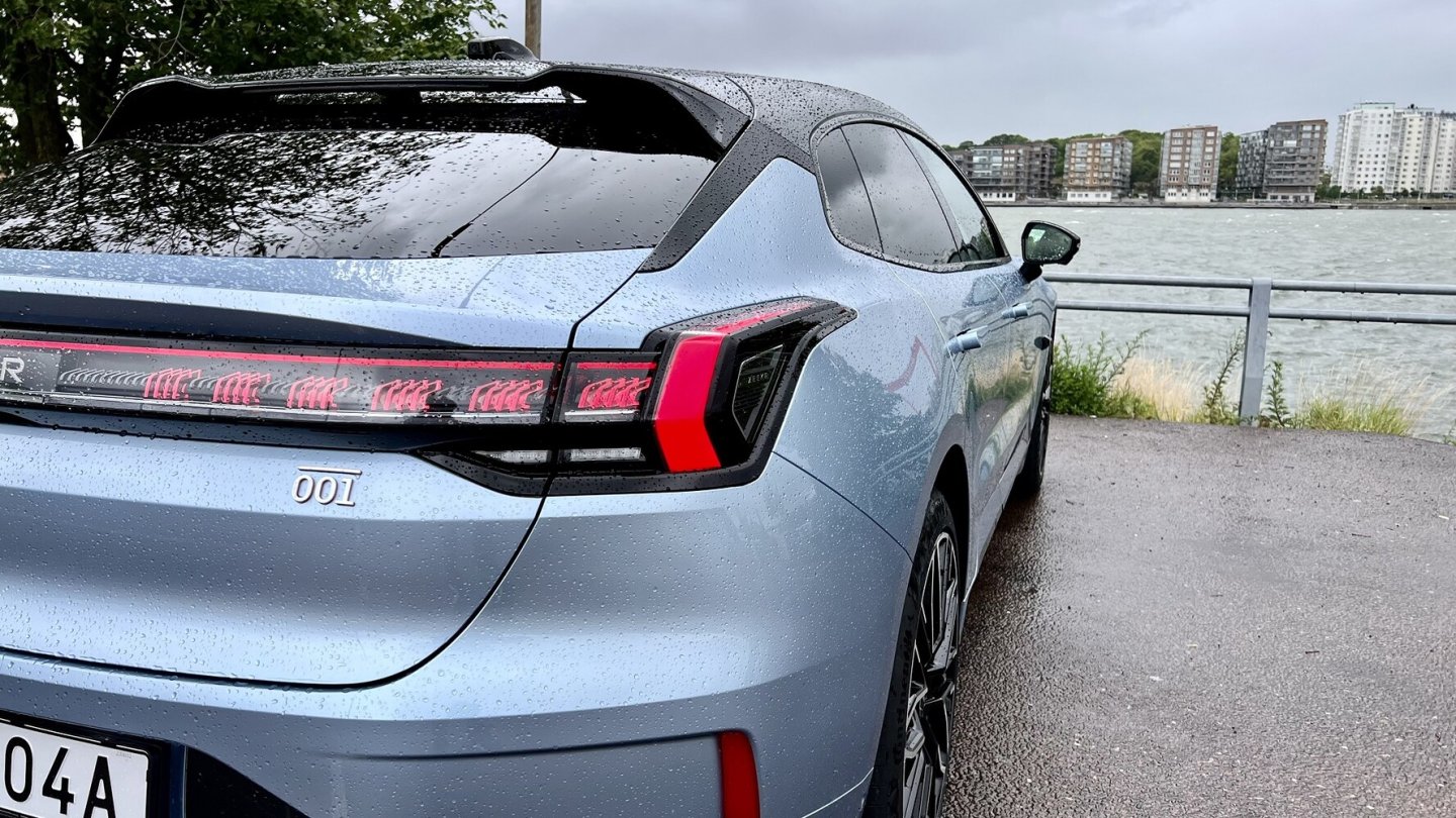 Der Zeekr 001 ist im Vergleich zur Konkurrenz nicht teuer.