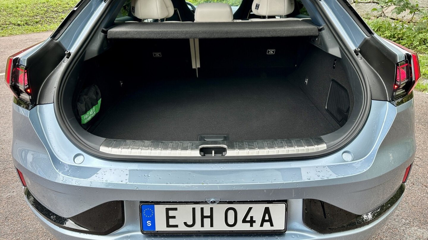 Der Kofferraum hat ein Volumen von 539 Liter.