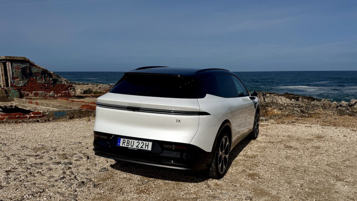 Eine Anhängerkupplung wird als Zubehör angeboten.